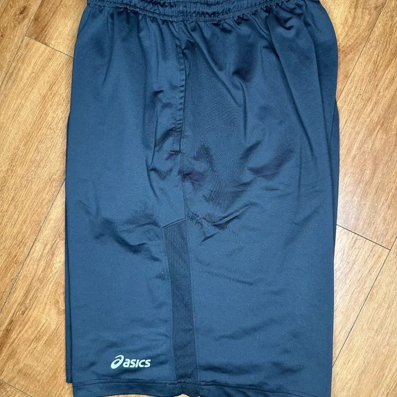 ASICS Men's Black Athletic Shorts - Picture 3 of 3